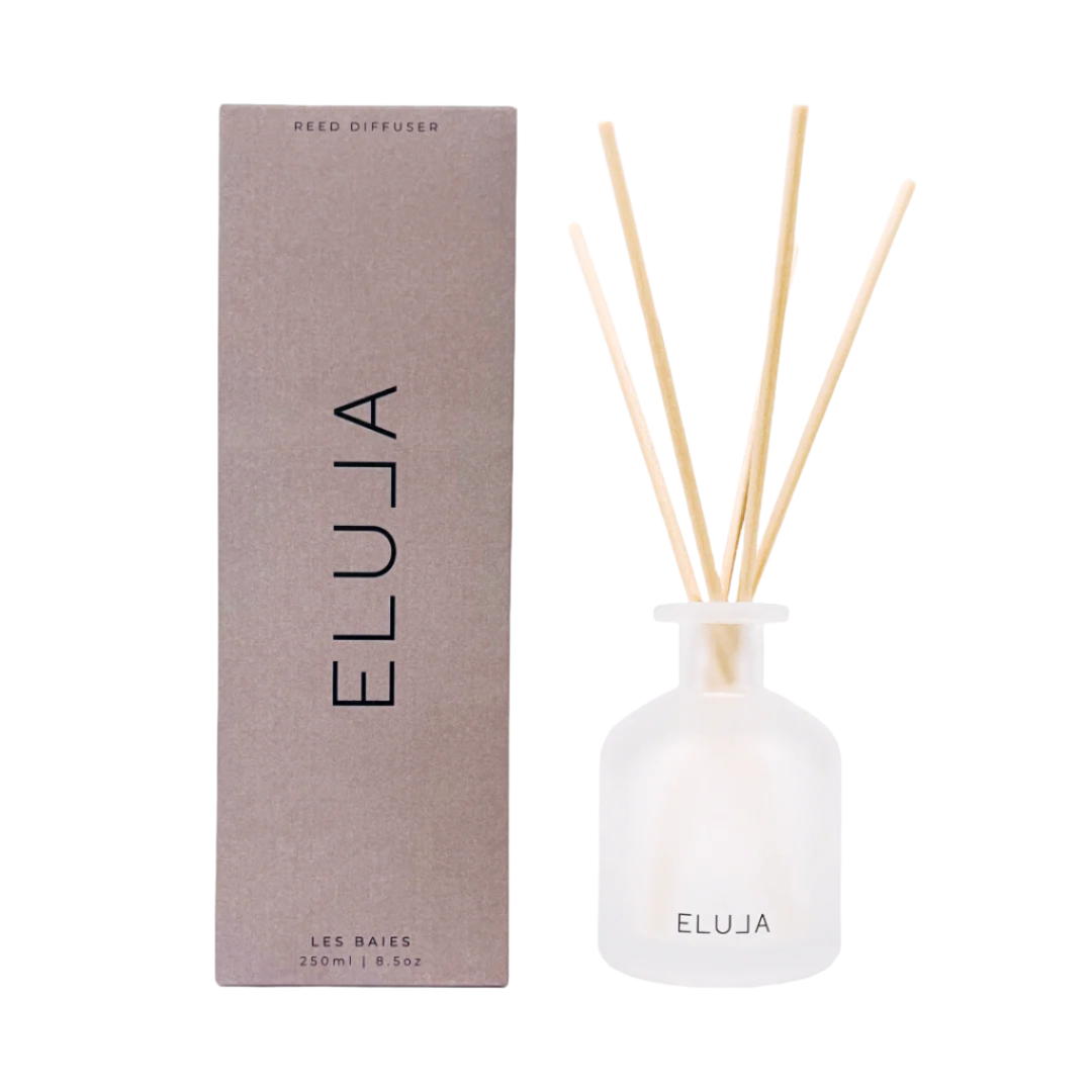 Sweet berry diffuser with soft florals and musk. Long-lasting and elegant.