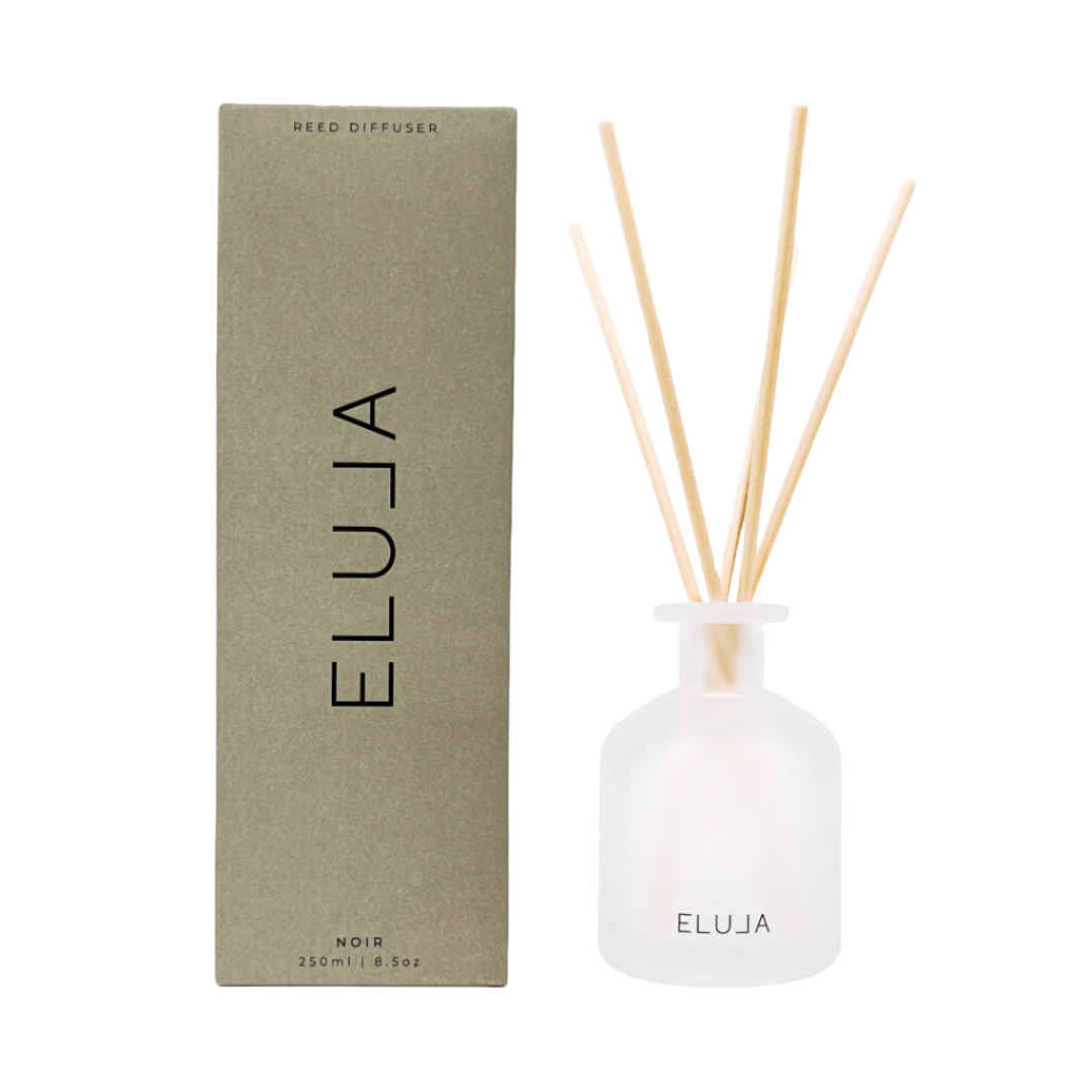 Deep and grounding scent with bay leaf, wood and musk. Long-lasting diffuser with moody elegance.